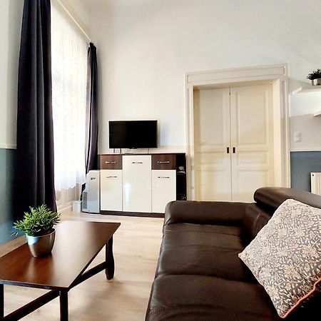 Eoetvoes Apartman Budapeste Exterior foto