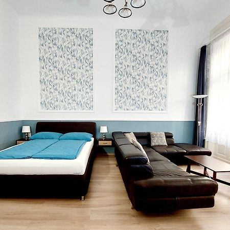 Eoetvoes Apartman Budapeste Exterior foto