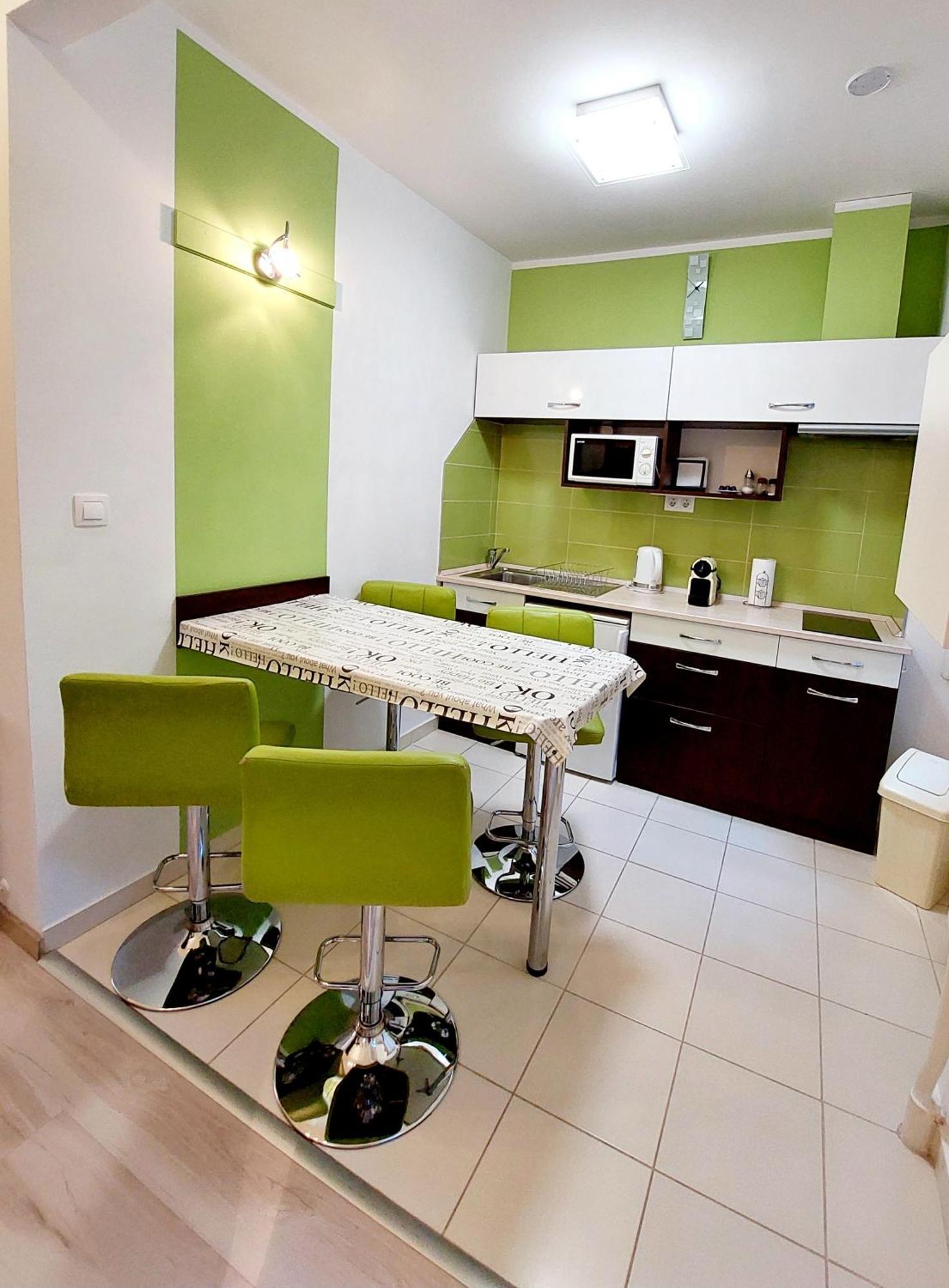 Eoetvoes Apartman Budapeste Exterior foto